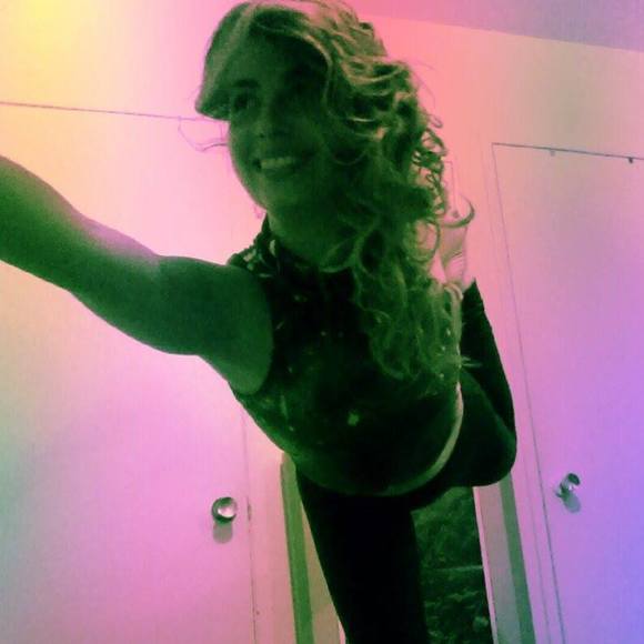 Meet your Posher, Laura - Picture 1 of 5